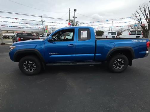 2017 Toyota Tacoma Base