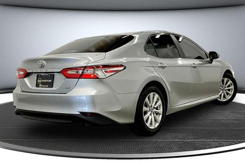 Celestial Silver Metallic 2018 Toyota Camry LE