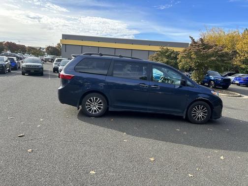 2019 Toyota Sienna XLE Premium
