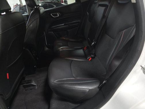 Bright White Clearcoat 2022 Jeep Compass Trailhawk