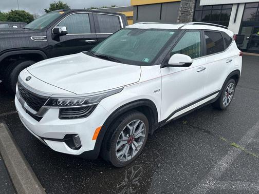 Snow White Pearl 2021 Kia Seltos SX Turbo
