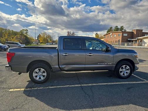 2019 Nissan Titan SV