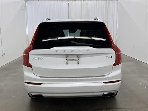 2018 Volvo XC90 T6 Momentum