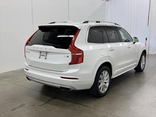 2018 Volvo XC90 T6 Momentum