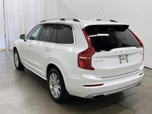 2018 Volvo XC90 T6 Momentum