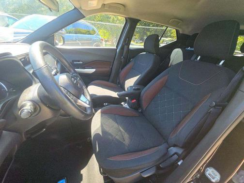 Super Black 2020 Nissan Kicks SR