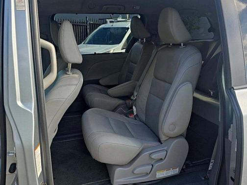 2019 Toyota Sienna SE