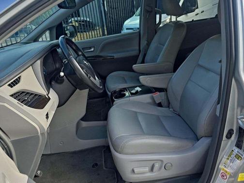 2019 Toyota Sienna SE