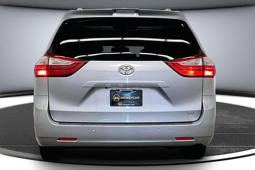 2019 Toyota Sienna XLE