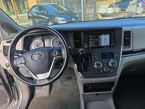 2019 Toyota Sienna SE