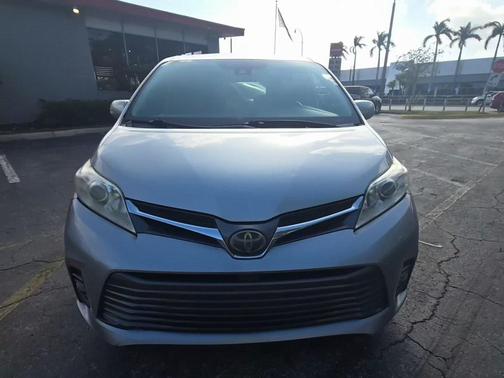 2019 Toyota Sienna SE