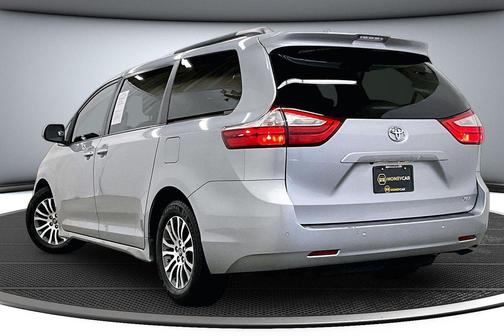 2019 Toyota Sienna XLE