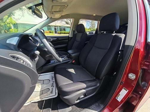 2018 Nissan Pathfinder SV
