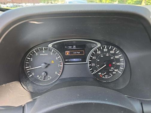 2018 Nissan Pathfinder SV