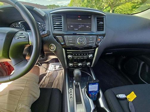 2018 Nissan Pathfinder SV
