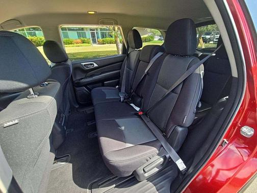 2018 Nissan Pathfinder SV