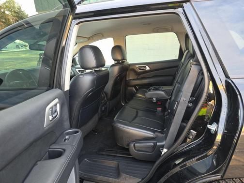 2018 Nissan Pathfinder SL