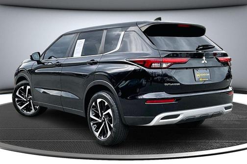 2022 Mitsubishi Outlander SE
