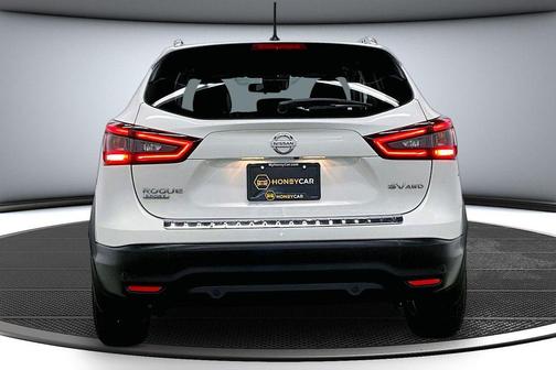 Pearl White Tricoat 2022 Nissan Rogue Sport SV