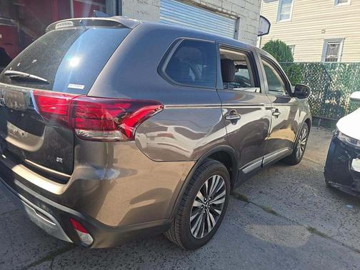 2020 Mitsubishi Outlander SE
