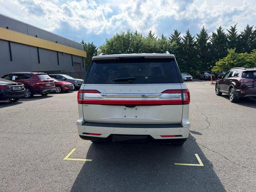 Ivory Pearl 2018 Lincoln Navigator Select