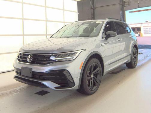 Silver 2023 Volkswagen Tiguan 2.0T SE R-Line Black 4MOTION