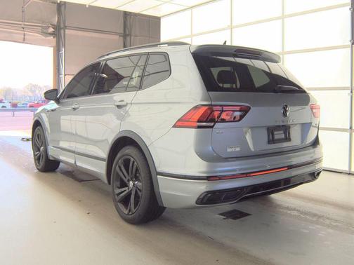 Silver 2023 Volkswagen Tiguan 2.0T SE R-Line Black 4MOTION