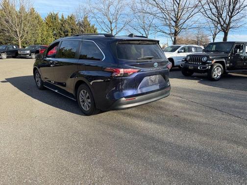 2021 Toyota Sienna XLE