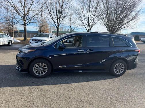 2021 Toyota Sienna XLE