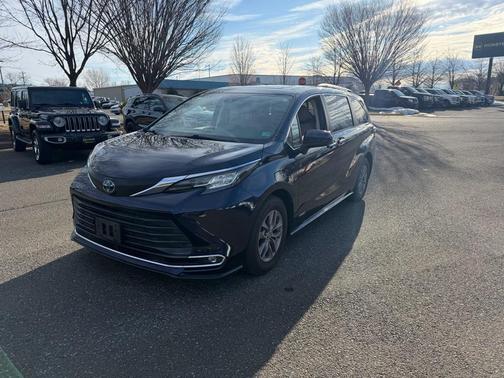 2021 Toyota Sienna XLE