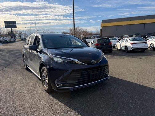 2021 Toyota Sienna XLE