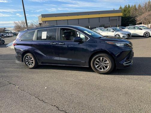 2021 Toyota Sienna XLE