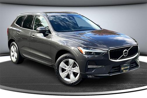 2022 Volvo XC60 B5 Momentum