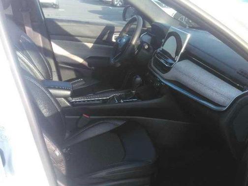 Bright White Clearcoat 2024 Jeep Compass Latitude