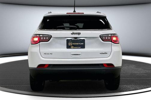 Bright White Clearcoat 2024 Jeep Compass Latitude