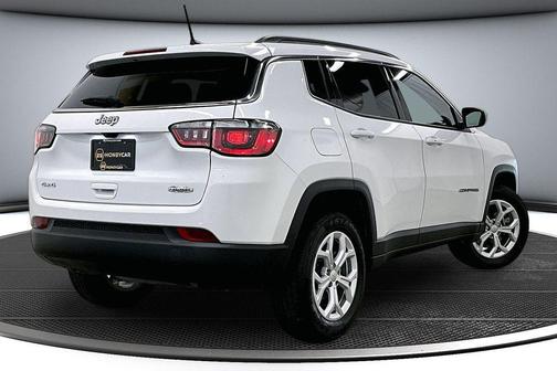 Bright White Clearcoat 2024 Jeep Compass Latitude