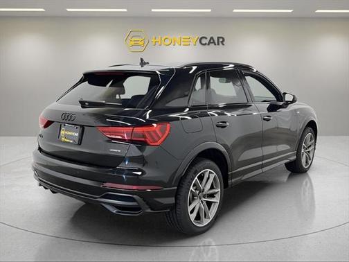 2022 Audi Q3 45 S line Premium