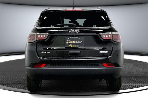 Diamond Black Crystal Pearlcoat 2018 Jeep Compass Latitude