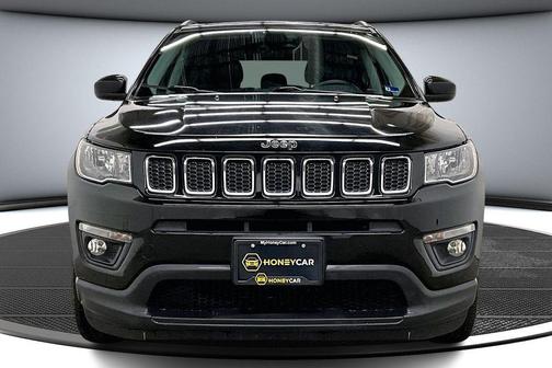 Diamond Black Crystal Pearlcoat 2018 Jeep Compass Latitude