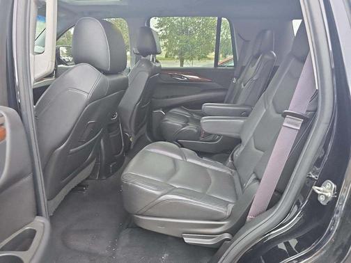 2017 Cadillac Escalade Luxury