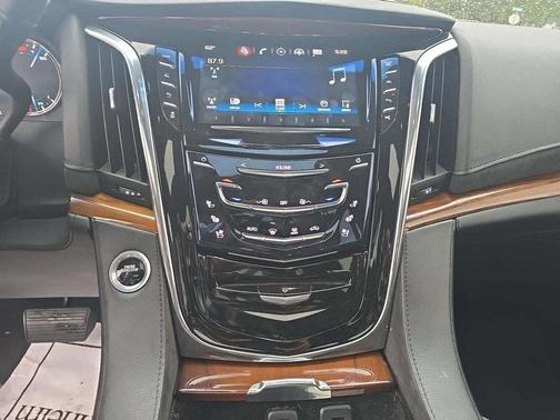 2017 Cadillac Escalade Luxury