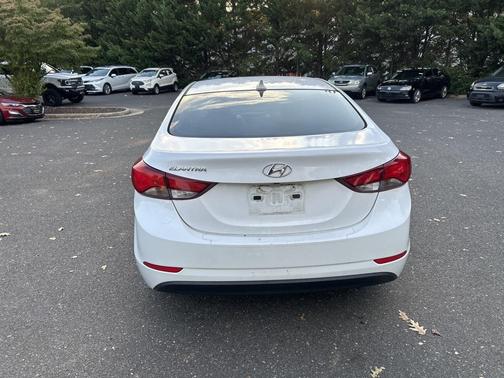 2015 Hyundai ELANTRA SE