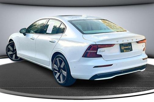 2024 Volvo S60 Recharge Plug-In Hybrid T8 Ultimate Dark Theme