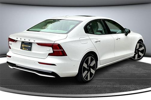 2024 Volvo S60 Recharge Plug-In Hybrid T8 Ultimate Dark Theme