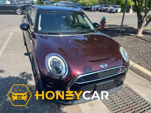 Burgundy Metallic 2017 MINI Clubman Clubman