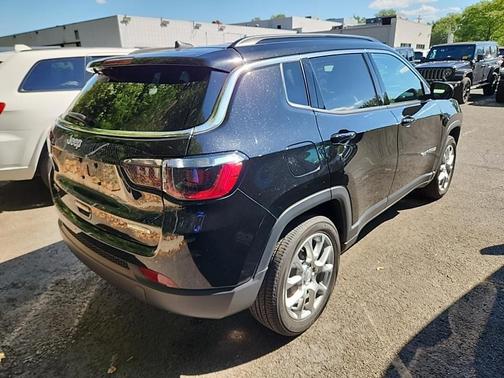 2023 Jeep Compass Latitude Lux