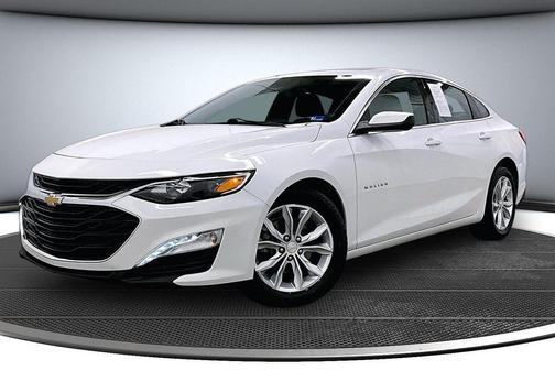 Summit White 2023 Chevrolet Malibu FWD 1LT