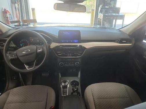 Agate Black Metallic 2020 Ford Escape SE