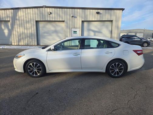 2018 Toyota Avalon XLE Plus