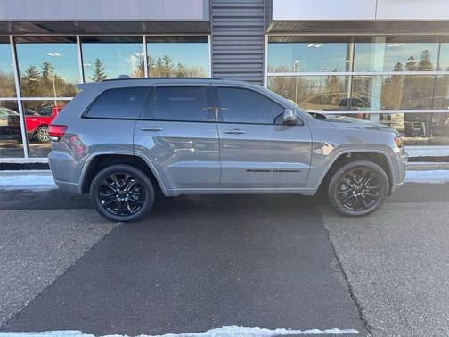 2022 Jeep Grand Cherokee Laredo